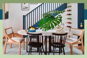 Trik Melukis Rumah Sederhana Nyata 2022, ruang makan dengan tangga biru