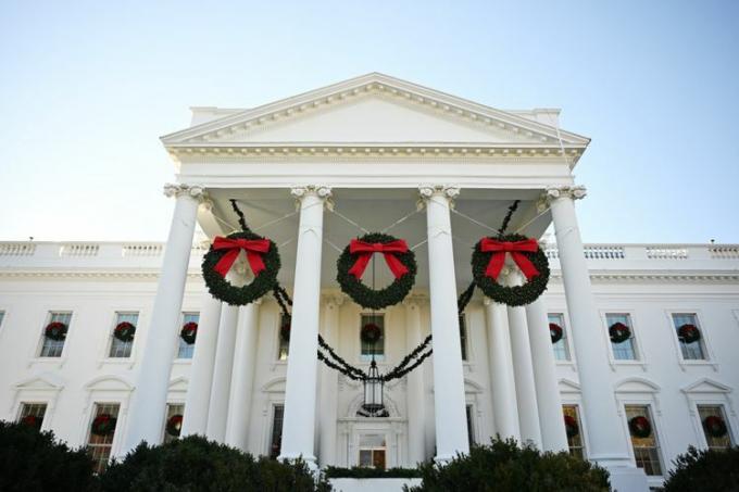 Dekorasi terlihat di Gedung Putih selama pratinjau media untuk Liburan 2023 di Gedung Putih di Washington, DC.
